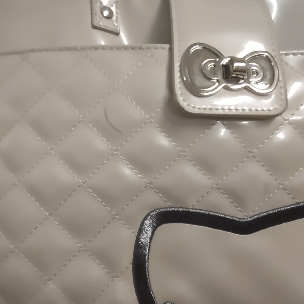 Hello Kitty Quilted Look Peal/white Color NWT - Picture 8 of 16